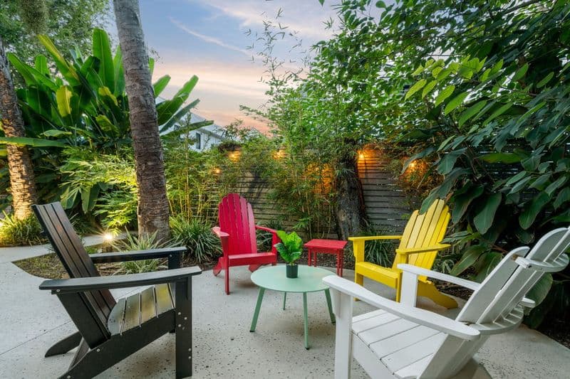 The Retreat. Quiet. Private Yard. Walk to King