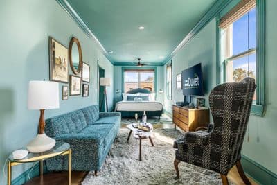 Mid Mod | Chic Artistic Loft Downtown Park Circle