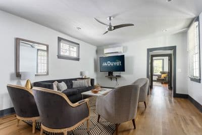 Precious Gem - Suite A | Blocks from King