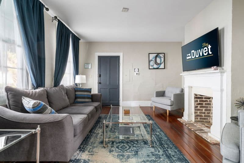 Lewis Court-A | Great Neighborhood Restaurants!