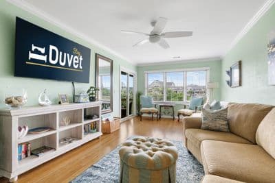 Bay Pointe Hideaway | Community Pool!