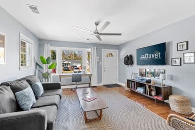 Park Circle Oasis | HotTub & Record Player