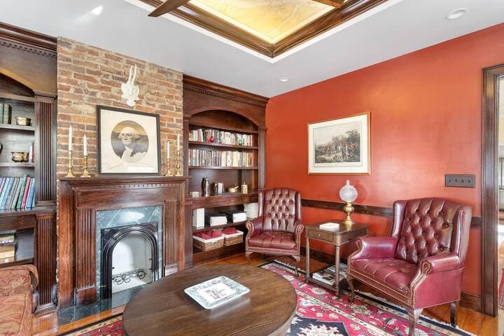Lady Banks: Steps to Charleston's Best!