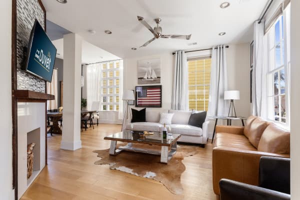 Hibiscus House: Embrace Comfort and Convenience!
