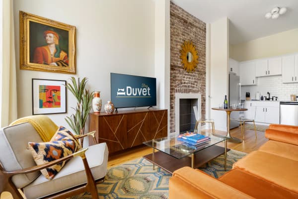 Lively King Street Abode: The Martini Suite