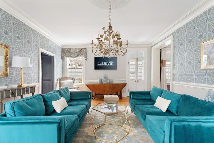 Bee & Blossom | Historic Charm