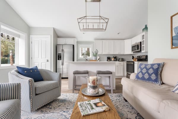 Serene Location - Next to Hampton Park: Haven Home