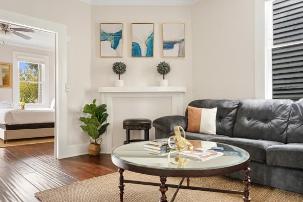 The Travelers Rest | Quiet Downtown Haven